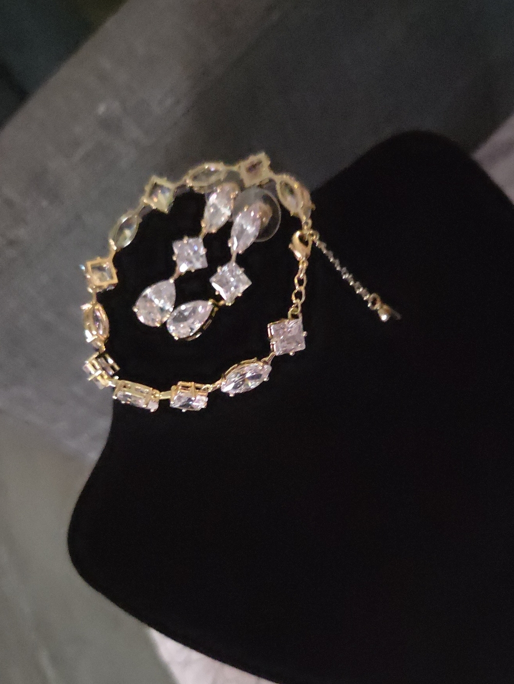 Source Unknown Gold and Clear Crystal Bracelet with Teardrop Accents